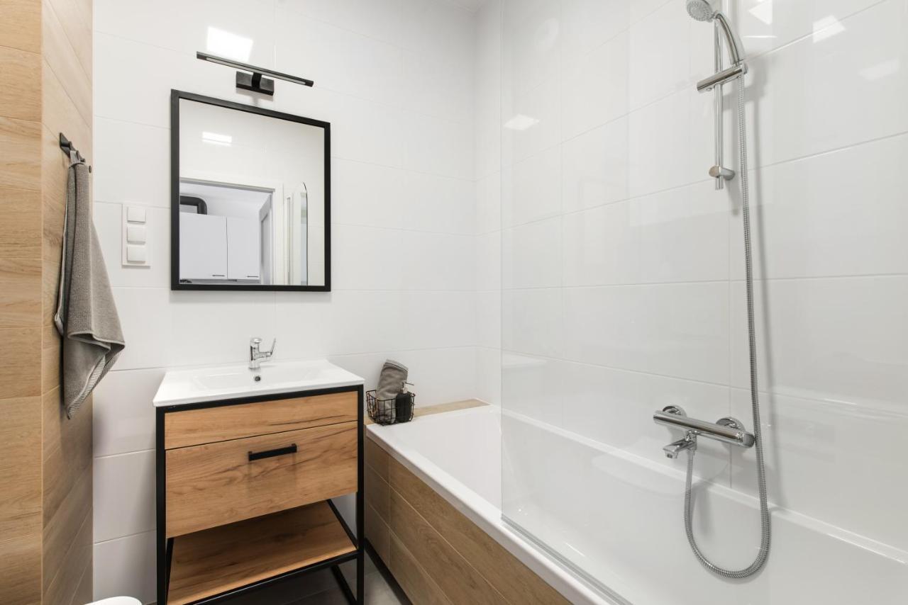 Superapart Stalowa 39 Modern Unit With Kitchen & Wifi Варшава Экстерьер фото